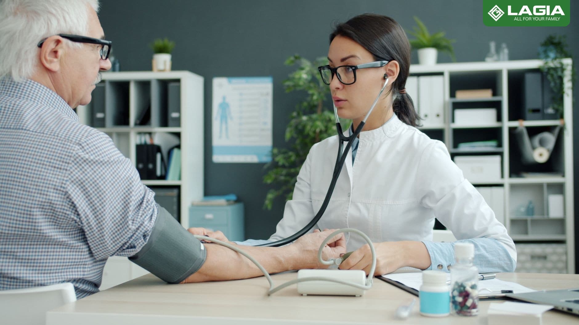 Tụt Huyết Áp Đột Ngột: Phải Làm Gì Để Xử Lý Nhanh Tại Nhà?