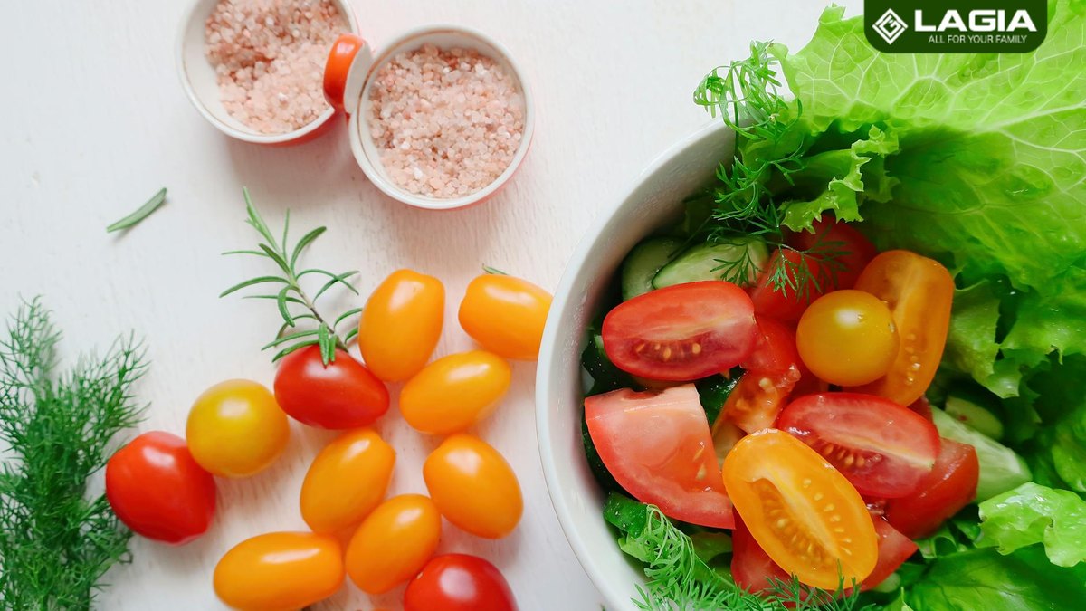 Giảm muối trong chế độ ăn để bảo vệ tim mạch