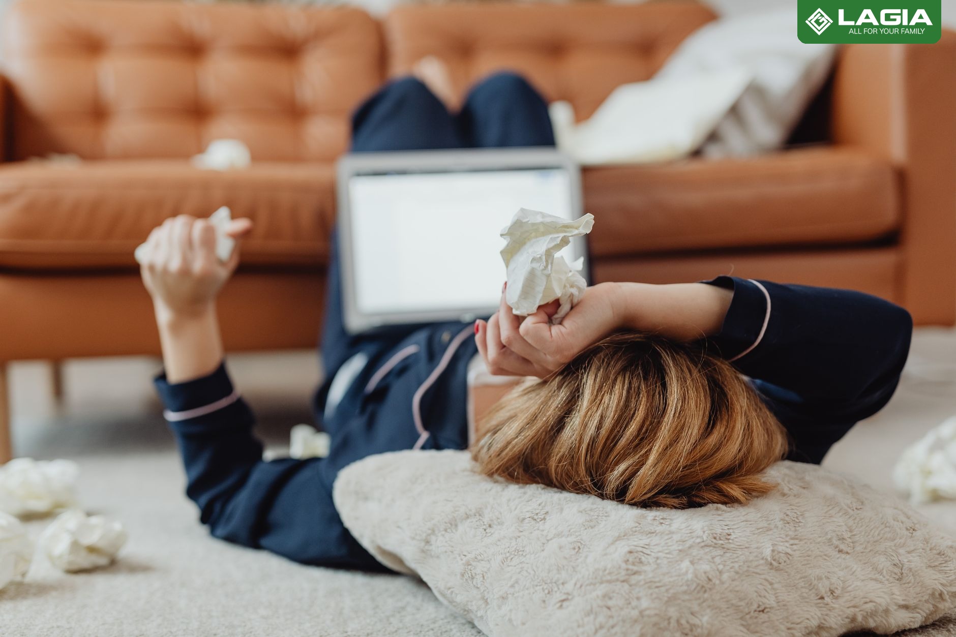 Người phụ nữ tập thể dục buổi sáng giúp giảm mỡ bụng, cải thiện vóc dáng