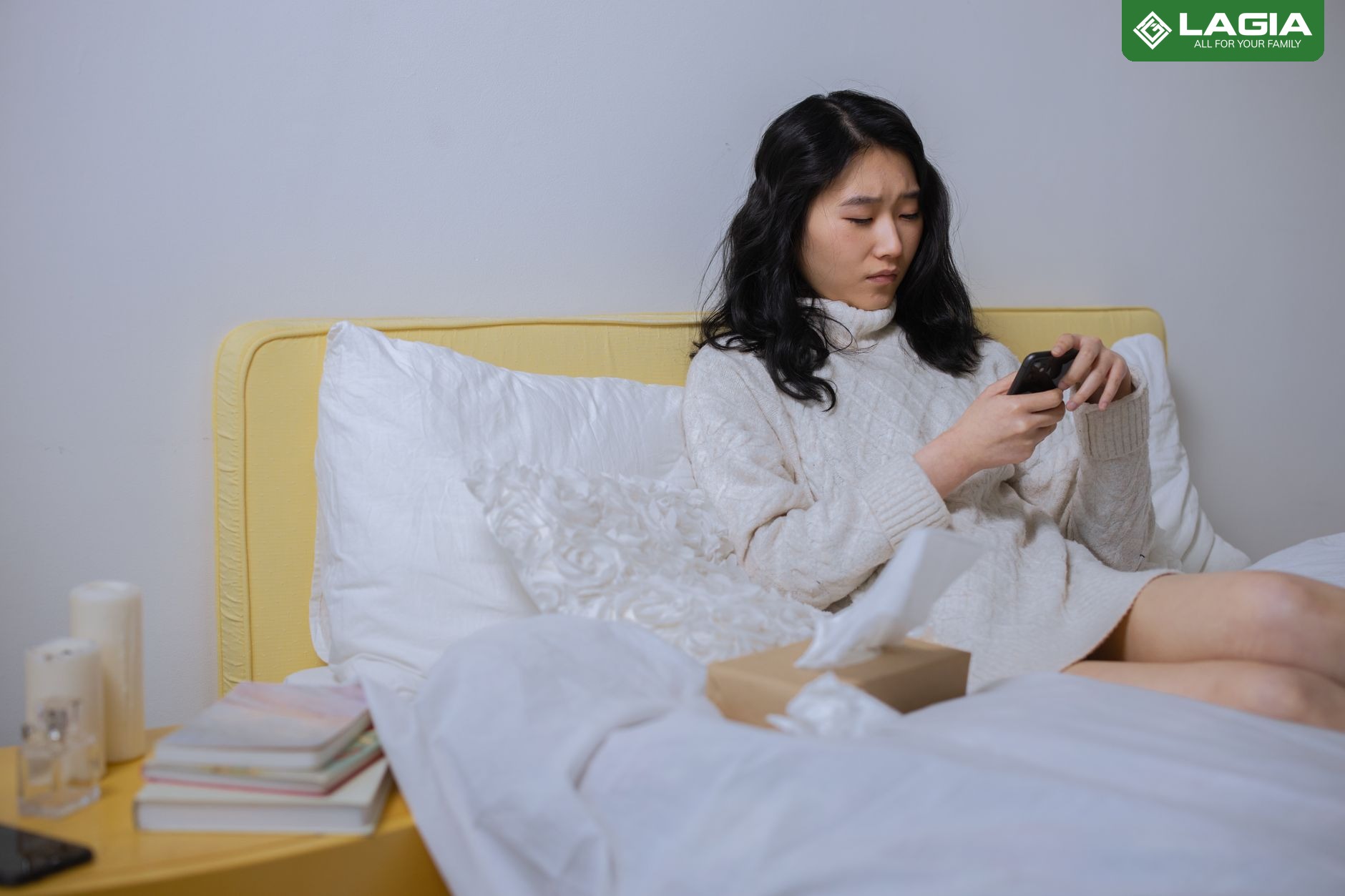 Người phụ nữ nghẹt mũi, hắt hơi kéo dài - dấu hiệu dễ nhầm giữa cảm cúm và viêm xoang